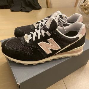 NWT💓New Balance women’s tennis shoes. Black w white/pink details. From Madewell